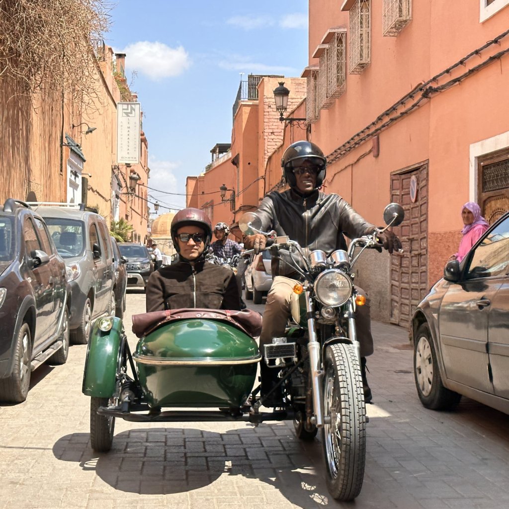 Week-end détente : yoga, side-car, méditation et tennis